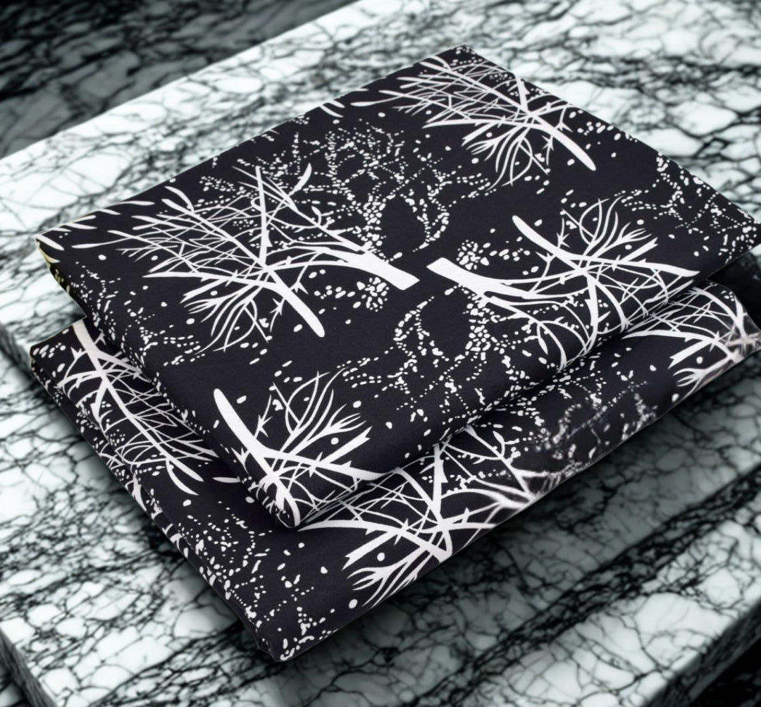 Tree Black.                                    (PC-00909828)